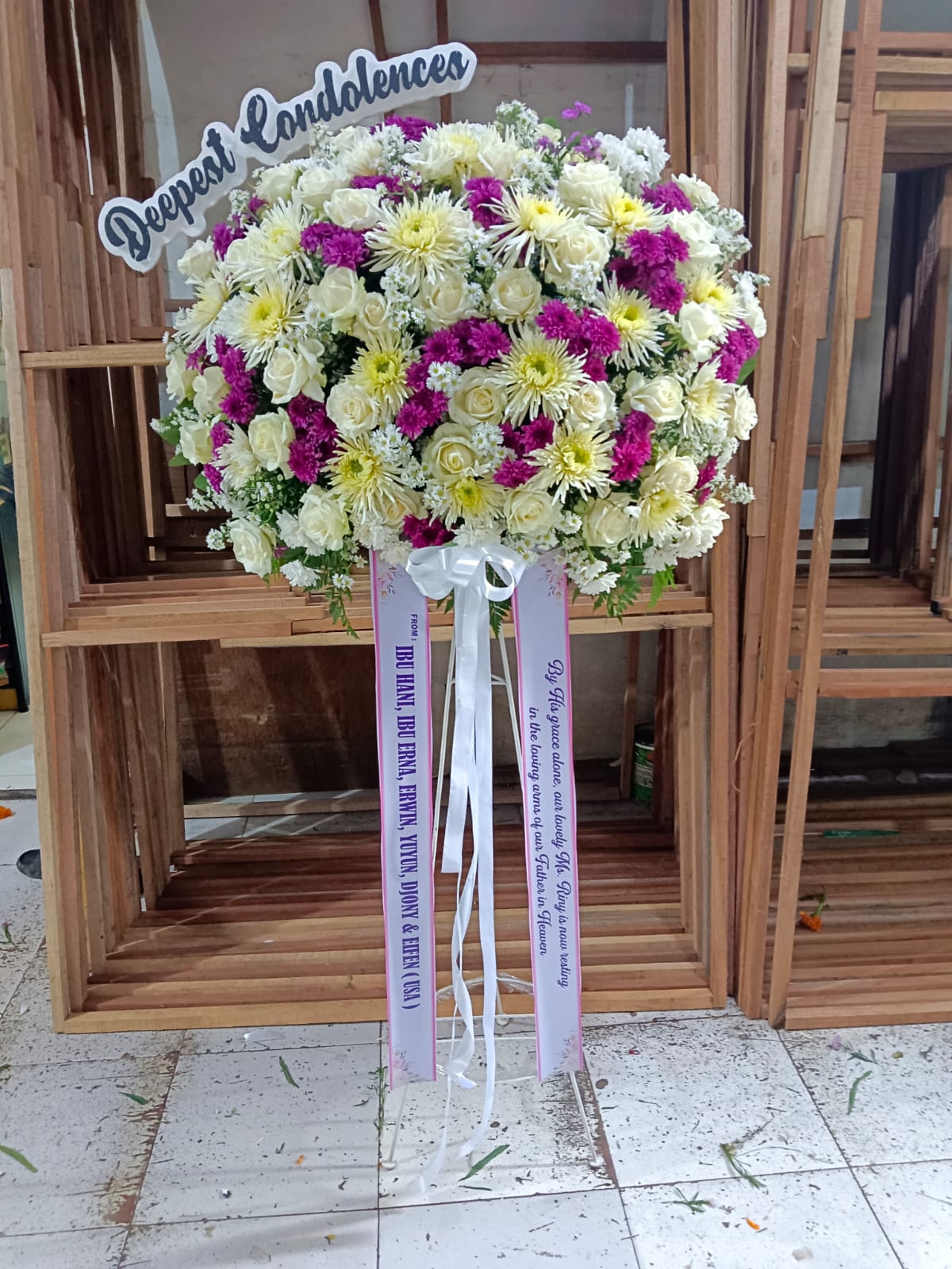 Karangan Bunga Berduka Cita