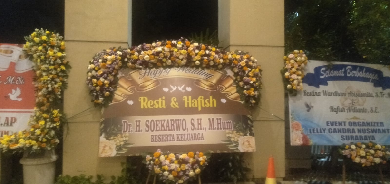 Karangan Bunga Happy Wedding 